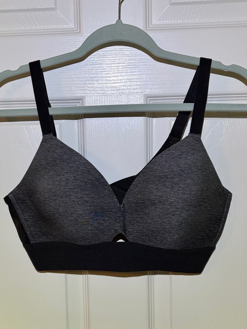 Spanx ComfortFit Seamless Grey & Black Wireless Sports Bra. Size Large